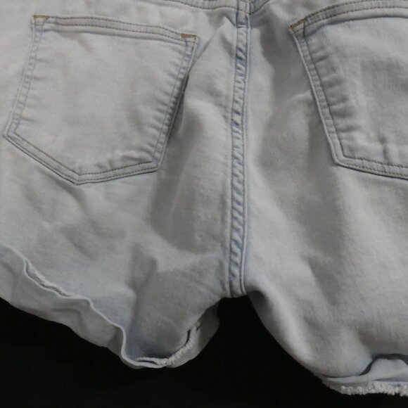 Unbranded | 14.5 inch waist measured | Faded Blue Denim Jean Shorts - Picture 13 of 16